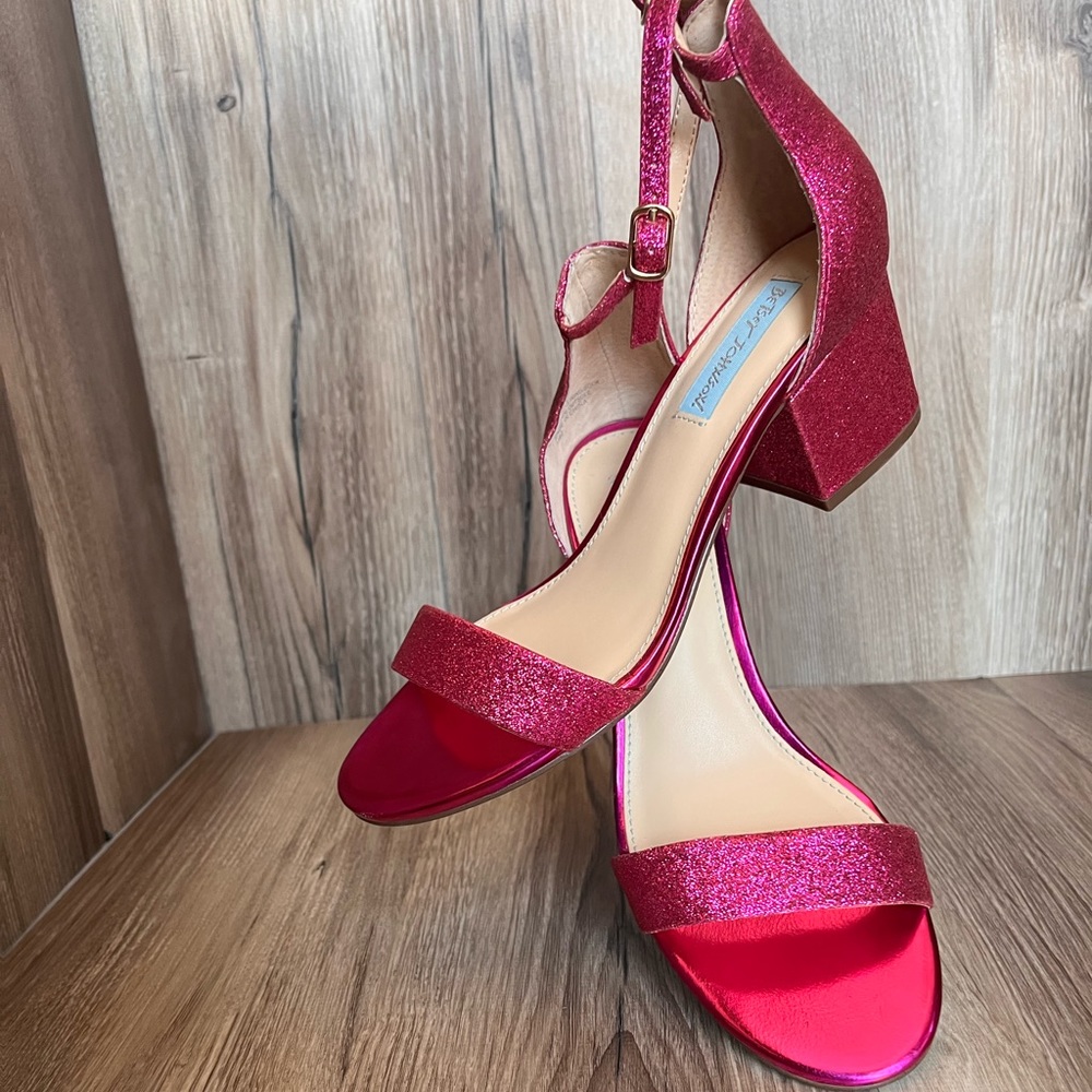 Blue X Betsey Johnson • fuchsia • brand new in box • size 7.5